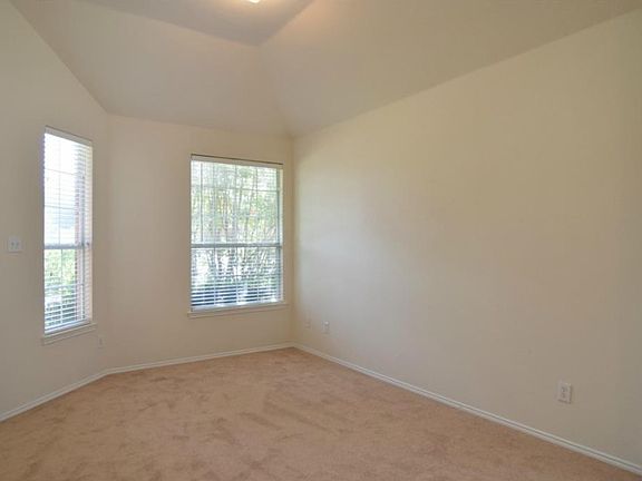 5th image of 2745 Faxon Dr