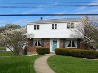 404 Hankey Farms Dr, Oakdale, PA 15071