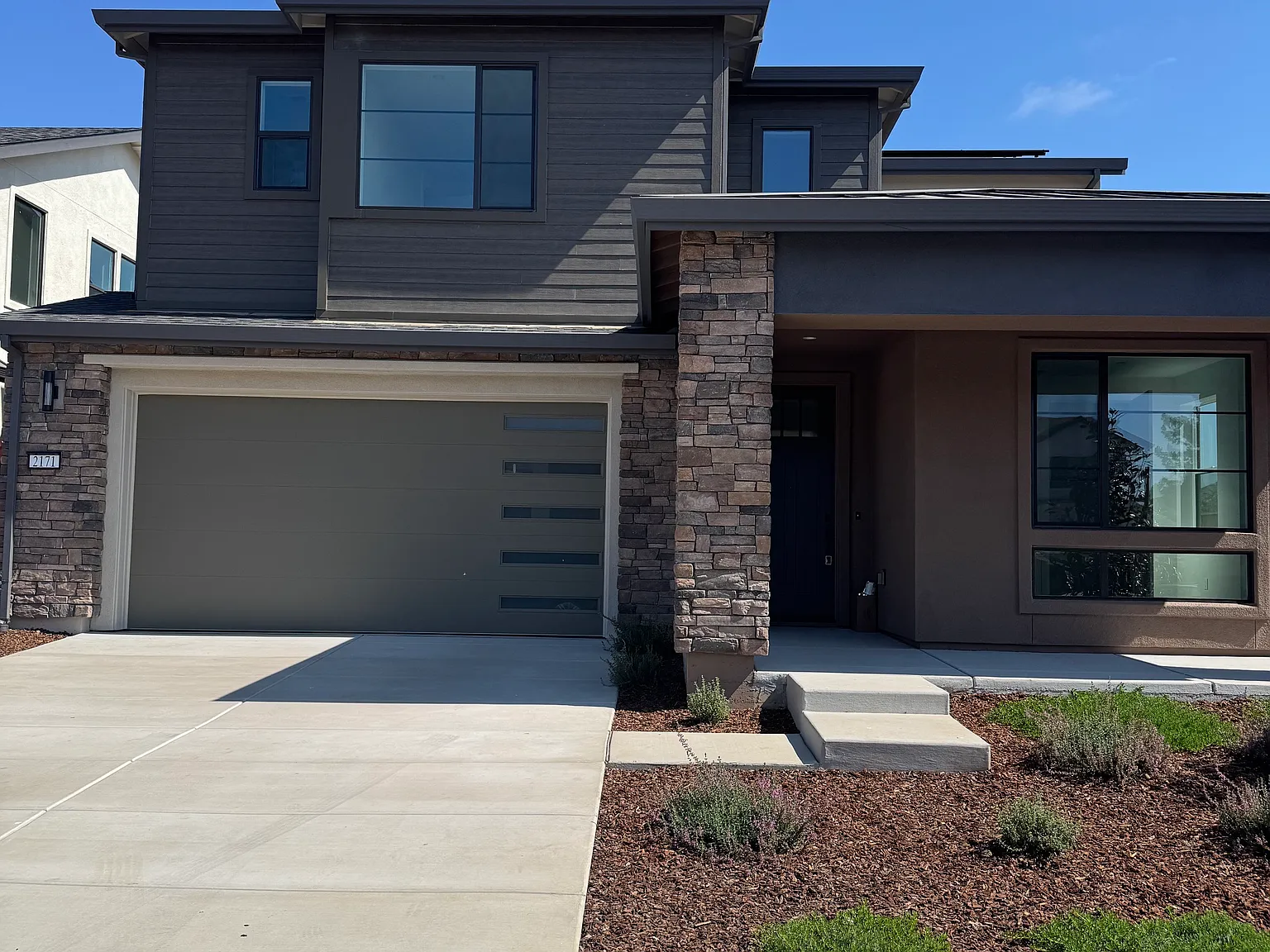 4 bed, 2606 sqft, $5,500 — Photo 2