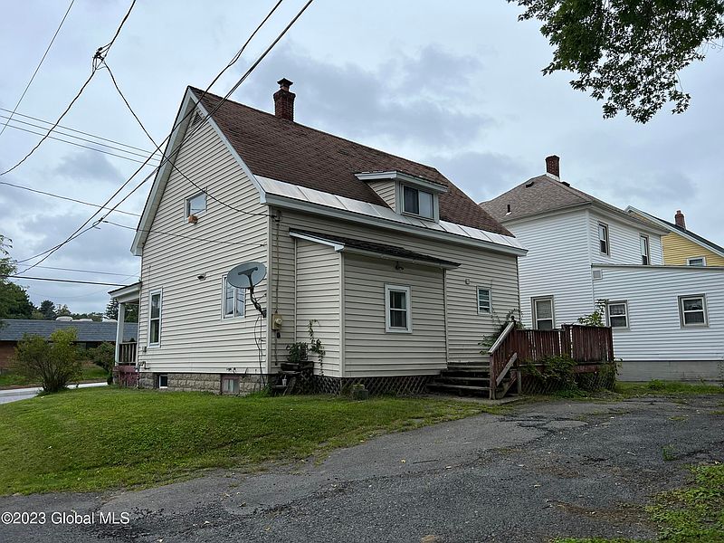 2nd image of 23 W 11th Avenue