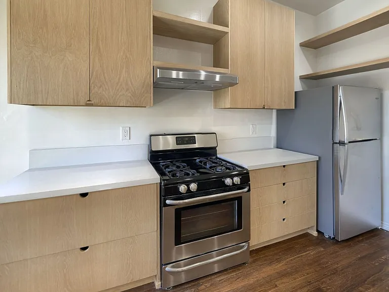 EC1 - 1650 Echo Park Apartments — Photo 11