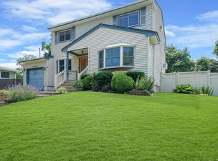 2868 Pond Rd, Lake Ronkonkoma, NY 11779