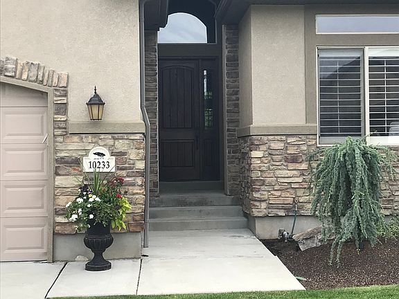 4th image of 10233 S Royal Meadows Way