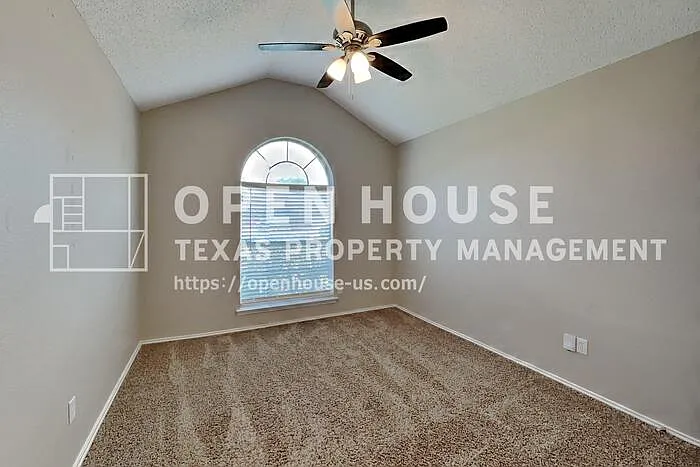 2222 Edinburgh St — Photo 18