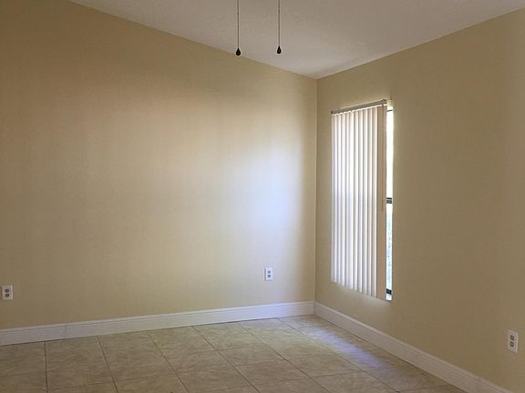 3rd image of 752 Caribou Dr #3
