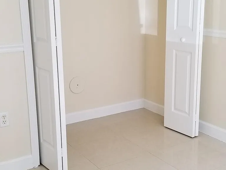 Guest Bedroom - Closet