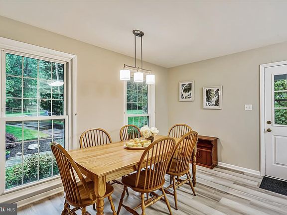 4th image of 4 Baederwood Ct