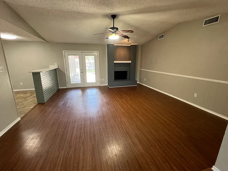 2302 Pueblo Dr — Photo 2