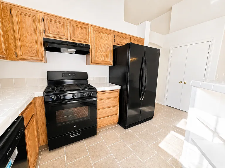 2054 Cardigan Ave — Photo 11