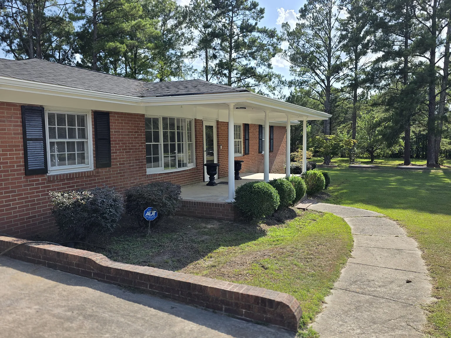 4 bed, 2880 sqft, $3,000 — Photo 3