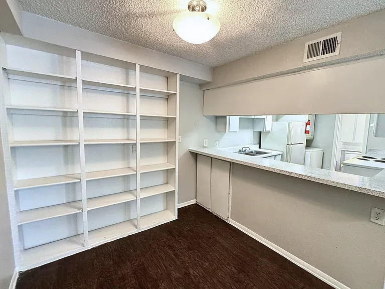 Santa Fe Apartments — Photo 23