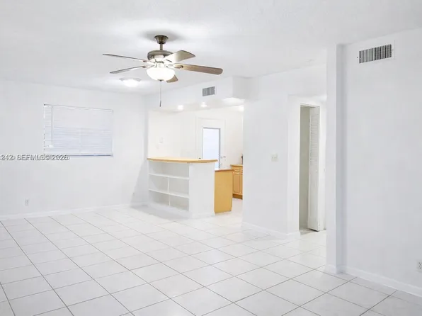 9150 NW 38th Dr APT 110, Pompano Beach, FL 33065