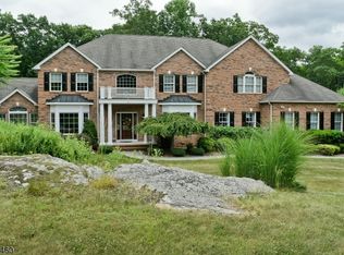 3 Liberty Trl, Newton, NJ 07860