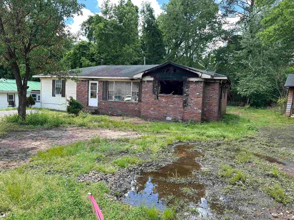 774 Peach St, Selmer, TN 38375
