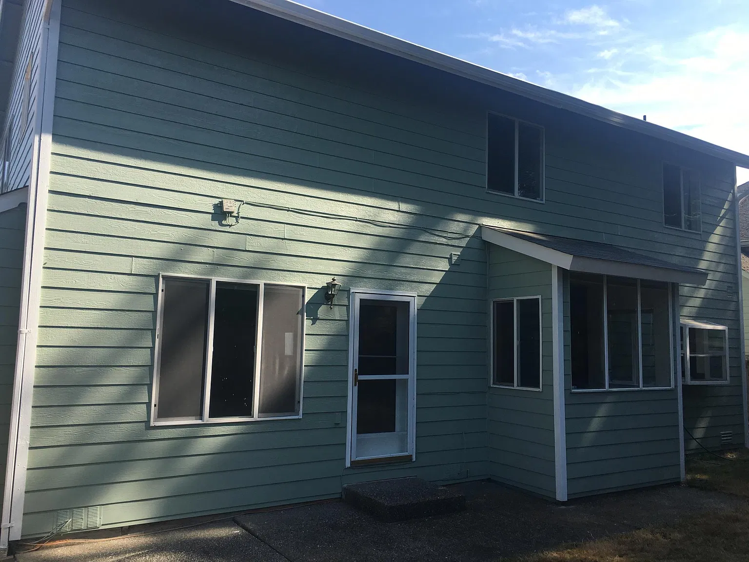 4 bed, 2.5 bath, 2210 sqft, $4,200 — Photo 4