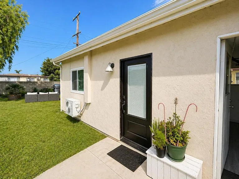 658 W Manor Dr #STUDIO — Photo 5