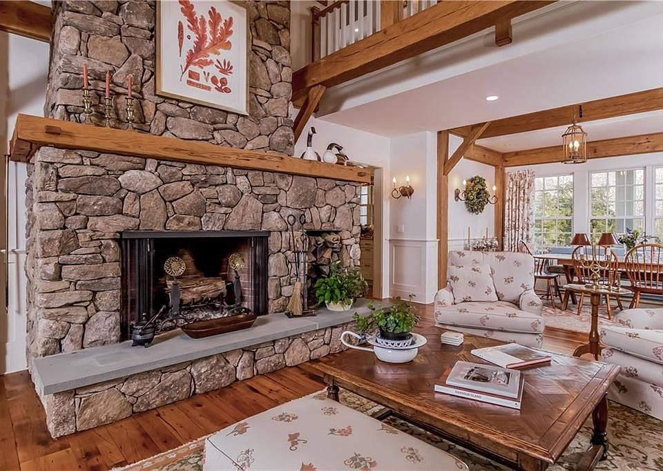 1st image of 26 E Hill Way