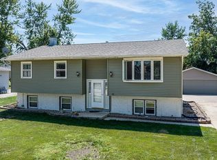 1081 Emmons St, Hiawatha, IA 52233