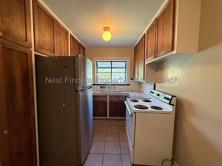 3553 Oak St #4 — Photo 8