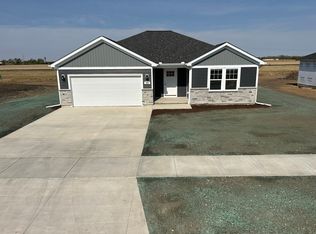 609 34th St, Peru, IL 61354