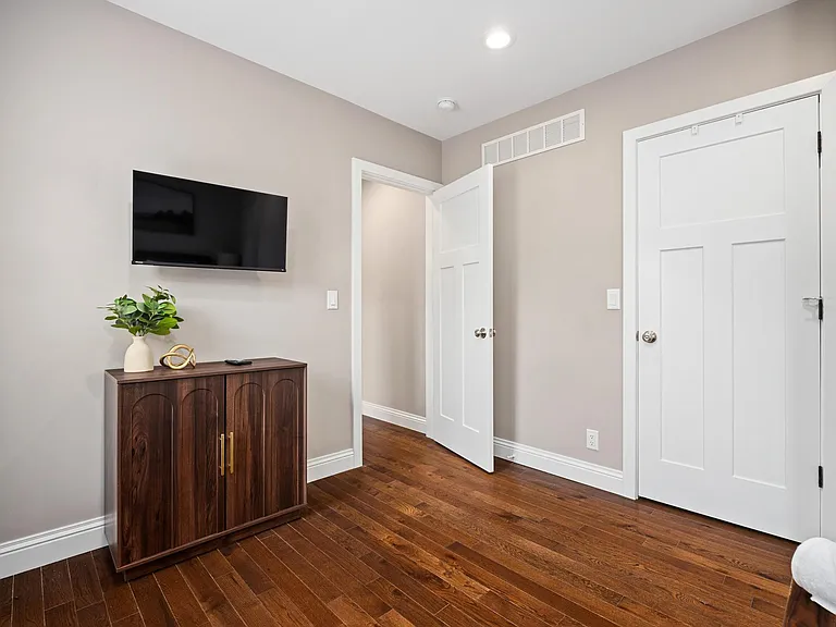 4805 N Columbus Ave — Photo 32