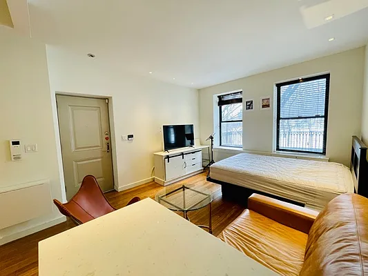 Rented by Mann Maurice A | media 12