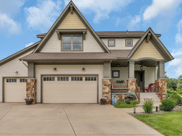 212 Boulder Ct, Sartell, MN 56377