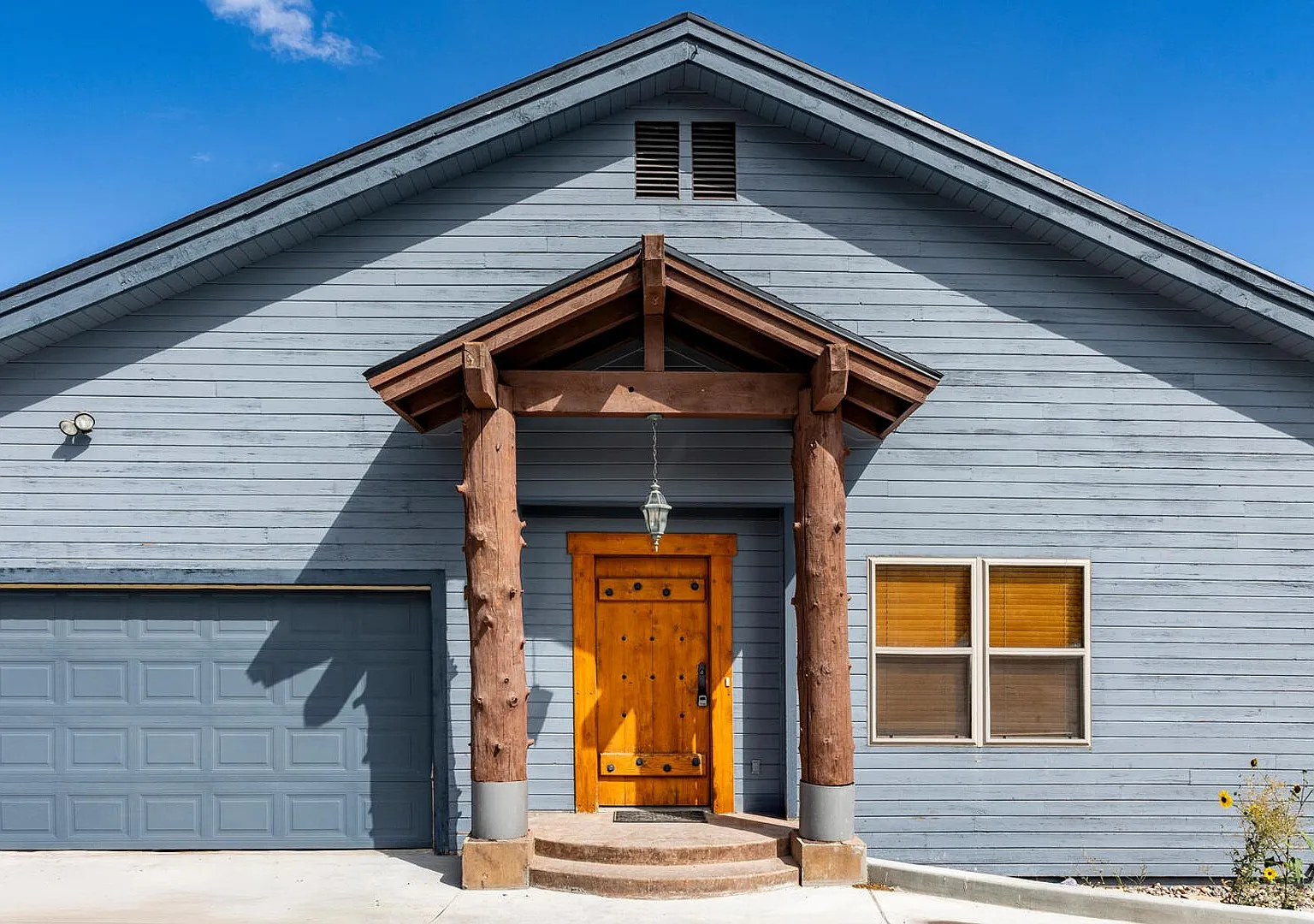 Multi-Level Single-Family Home in Summit Park — Photo 2