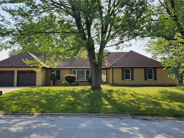 903 Thunderbird Dr, Harrisonville, MO 64701