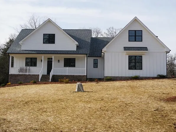 2103 Walnut Crossing Run, Yadkinville, NC 27055