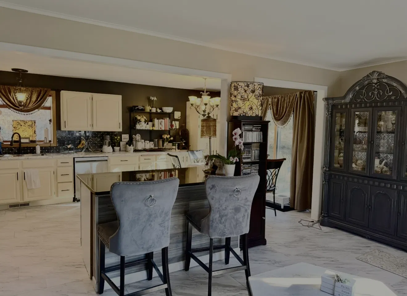 6485 Grandview Dr — Photo 2