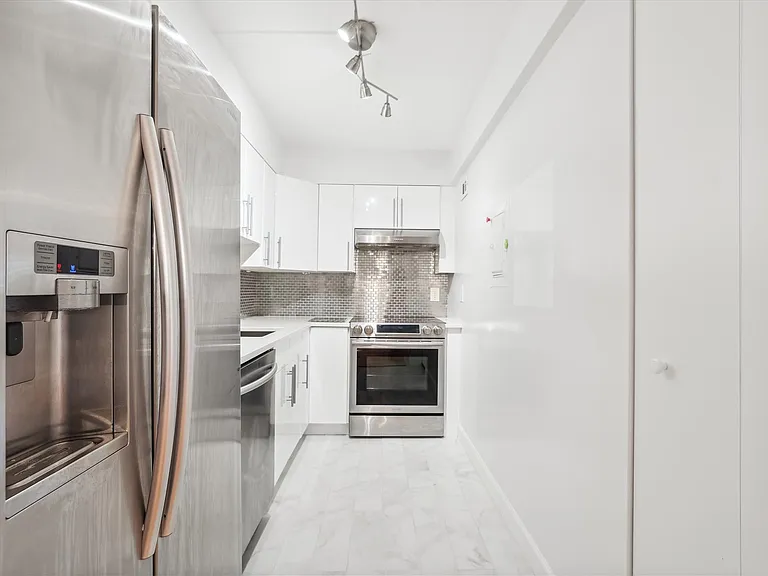 7621 Tremayne Pl #111 — Photo 9