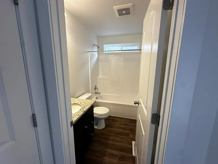 932 N Olson Dr — Photo 32