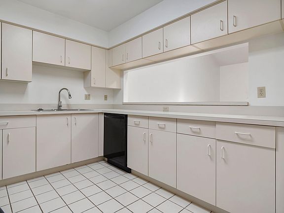 5th image of 663 NE Wax Myrtle Way