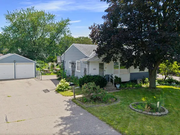 2012 Zircon Ln, Eagan, MN 55122