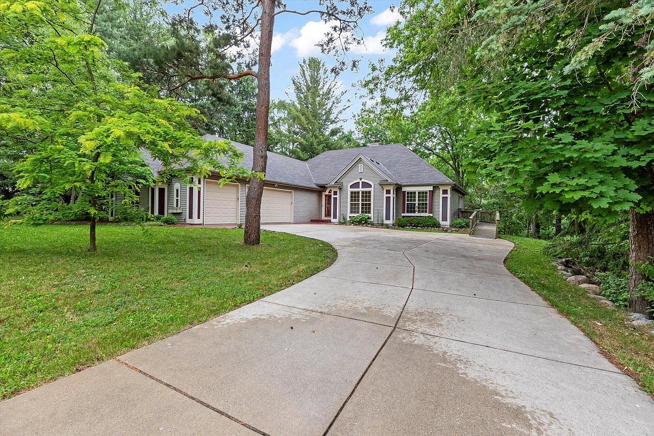 901 West Shore DRIVE, Delafield, WI 53018 Zillow