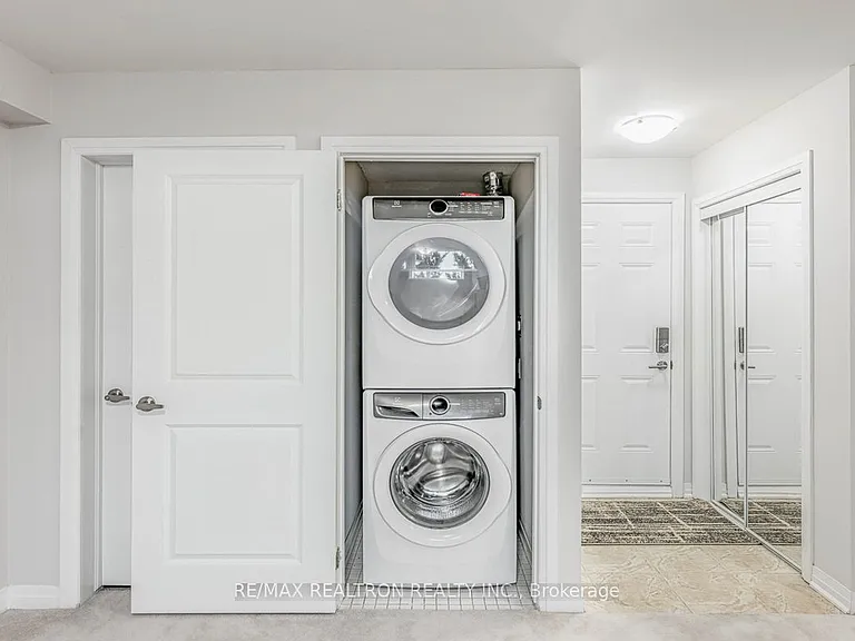 213 Downsview Park Blvd — Photo 48