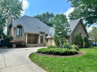 38389 Townhall St, Harrison Township, MI 48045