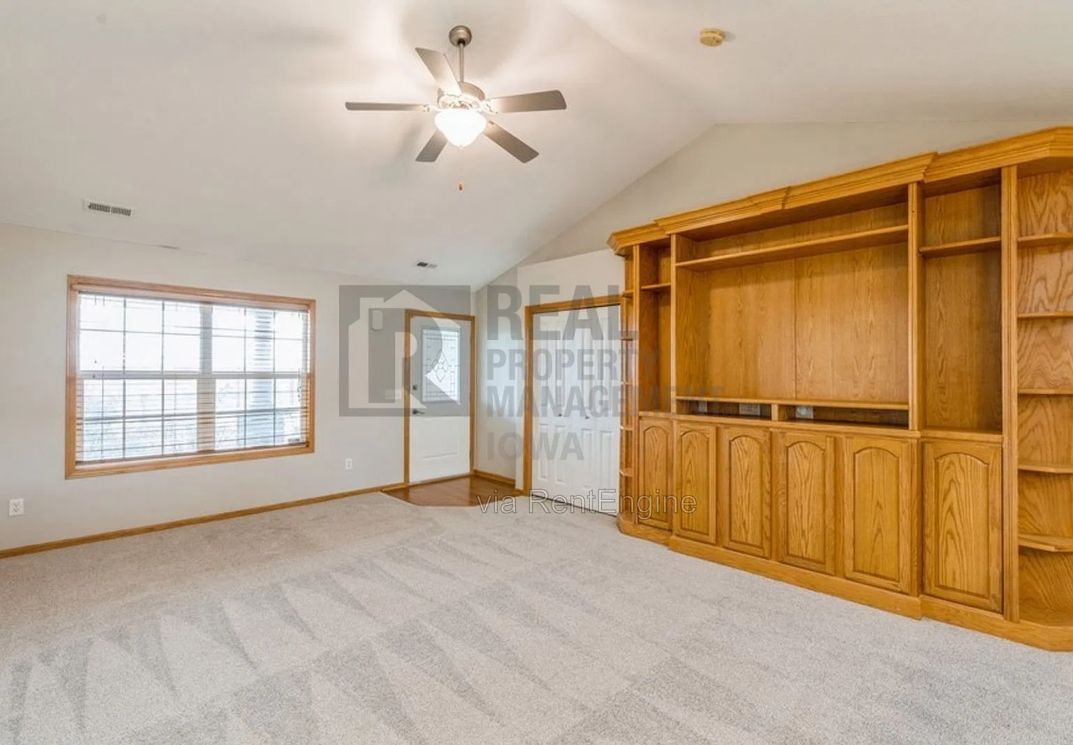 3 bed, 2.0 bath, 1395 sqft, $2,095 — Photo 2