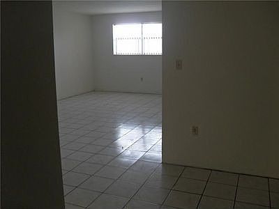 3rd image of 2150 NE 169th St APT 208