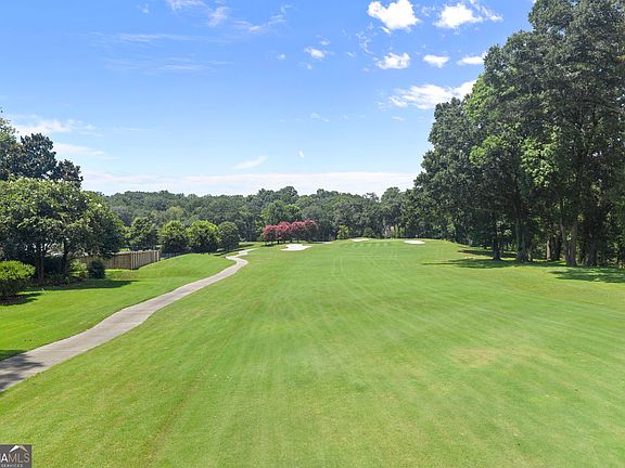 5th image of 255 Tenth Fairway