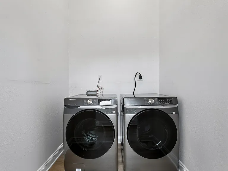 2050 Clio St — Photo 10