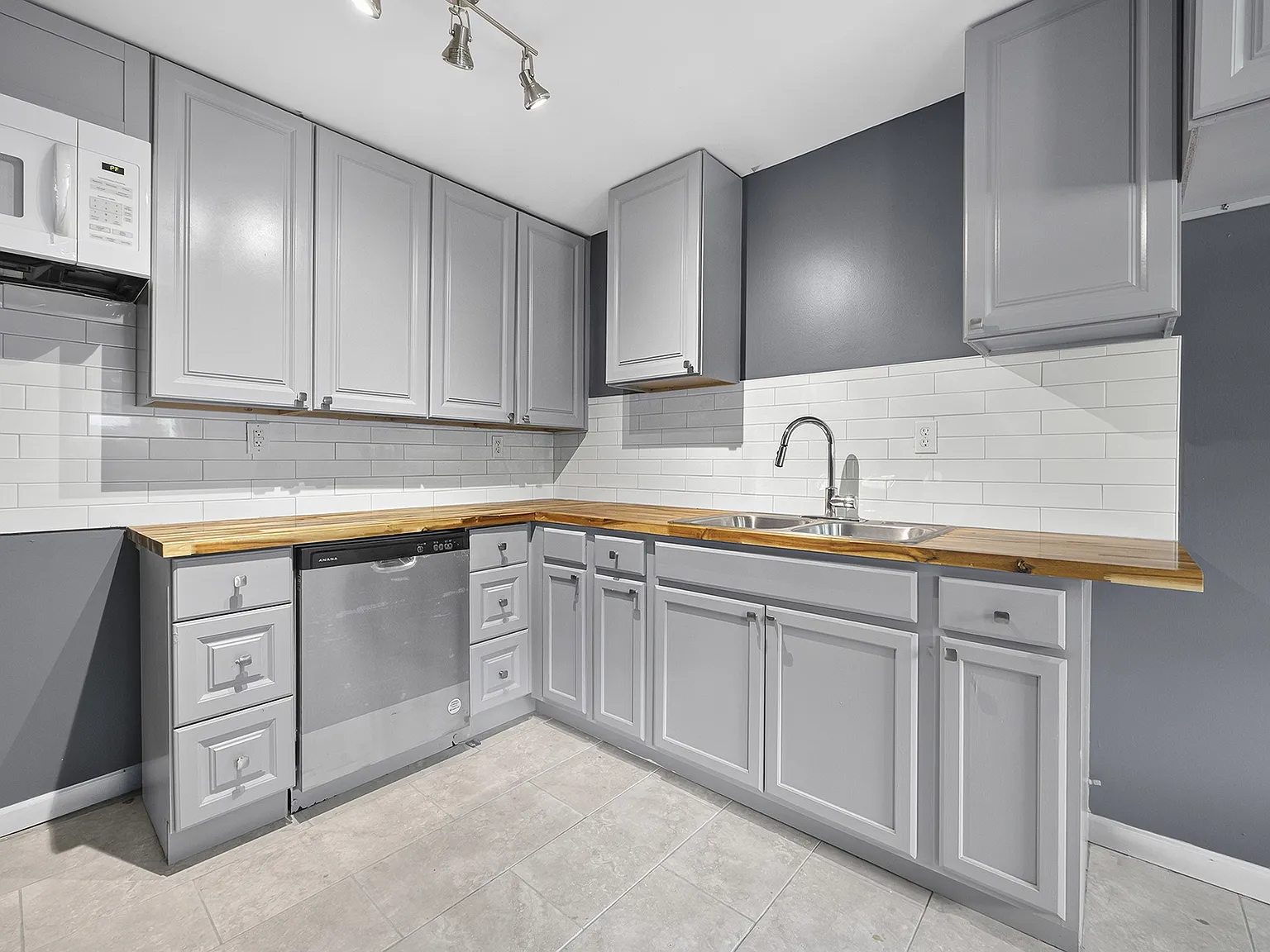 4 bed, 1265 sqft, $1,450 — Photo 2