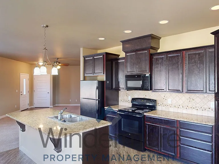 808 NE Bunky Ln — Photo 9