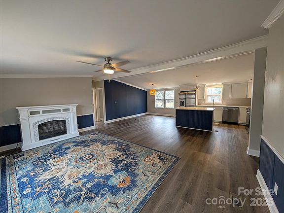 4th image of 340 Freedom Dr