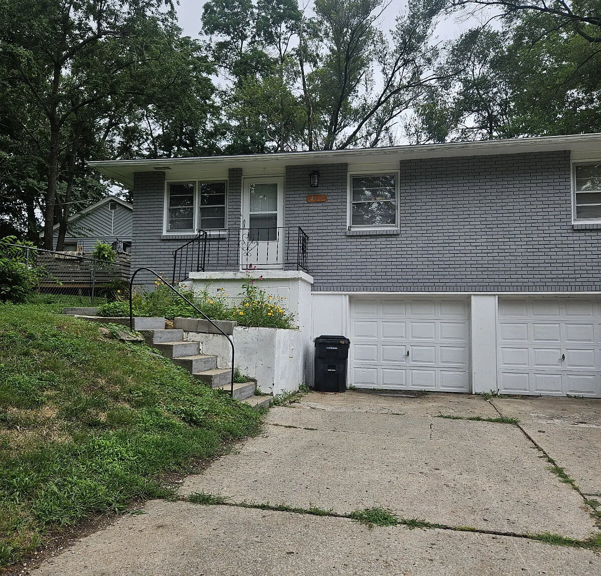2 bed, 1.0 bath, $1,300 — Photo 1