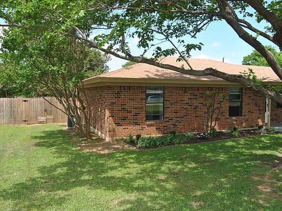 3rd image of 601 N Shady Shores Dr