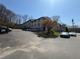 30 Hart Cir APT 10, Waterbury, CT 06705