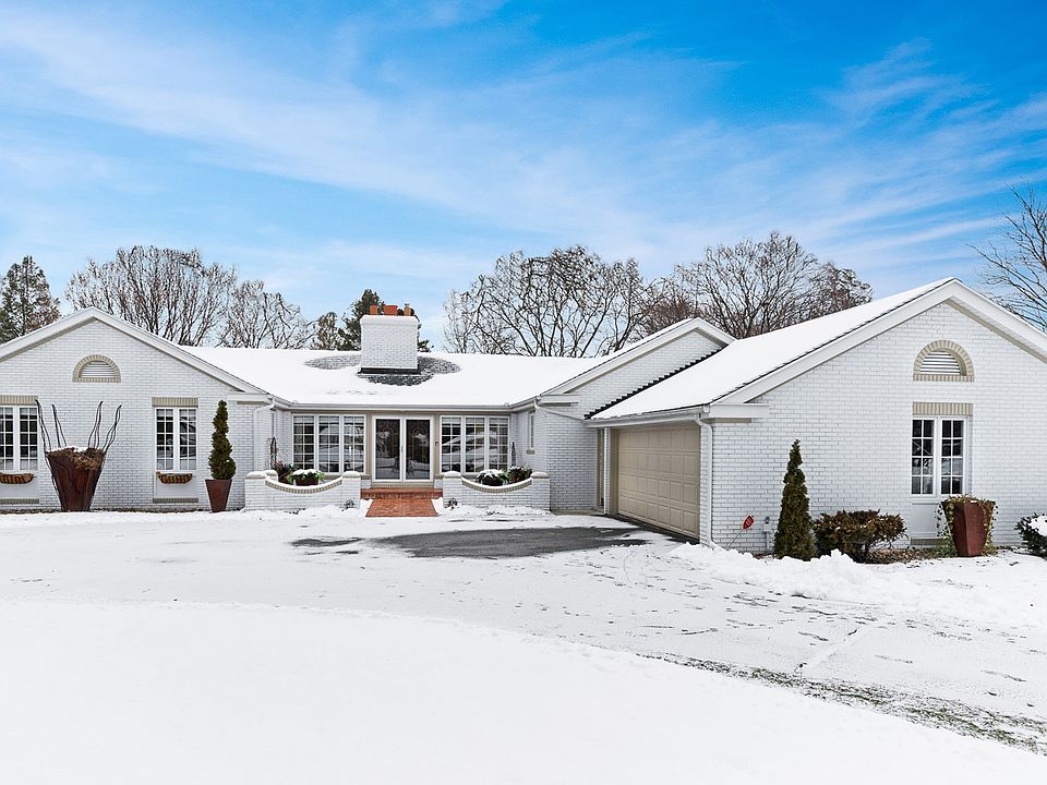 Lovely Brick, Golf course