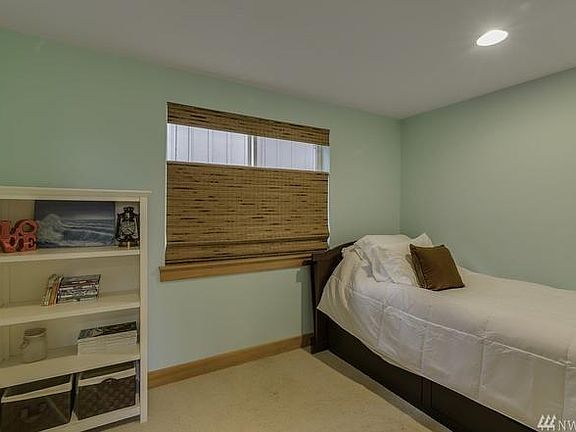 2nd floor bedroom A